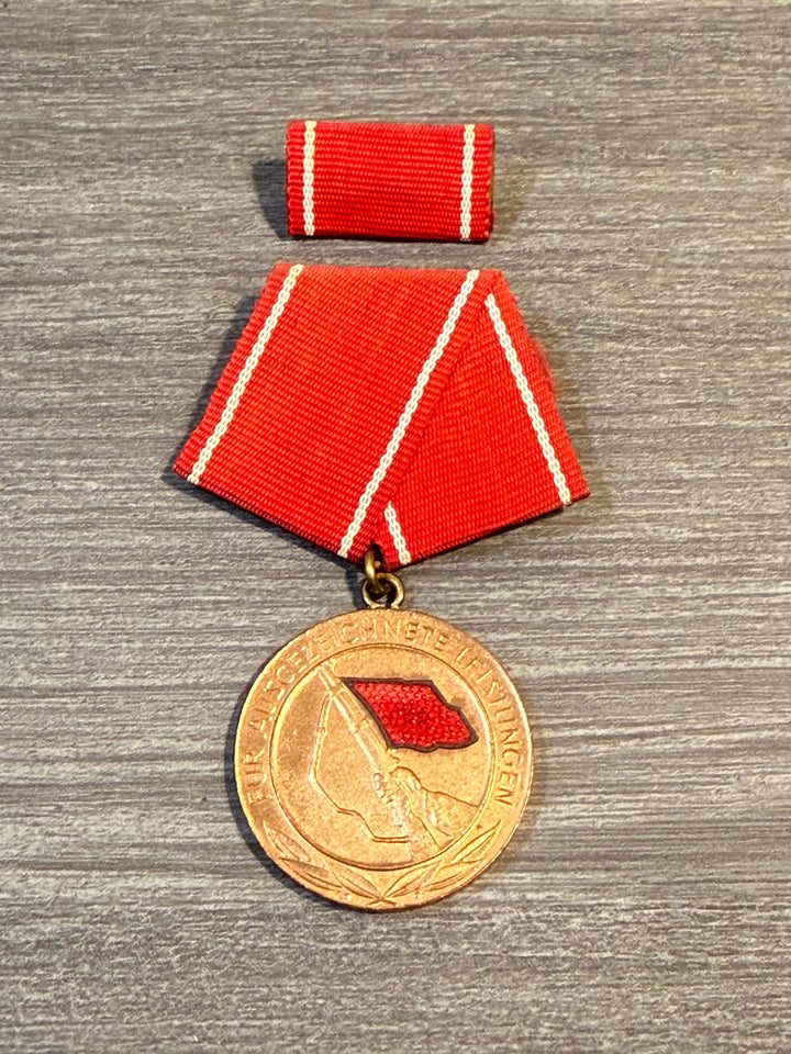 East German DDR Medal – Für ausgezeichnete Leistungen – Original w/ Ribbon Bar