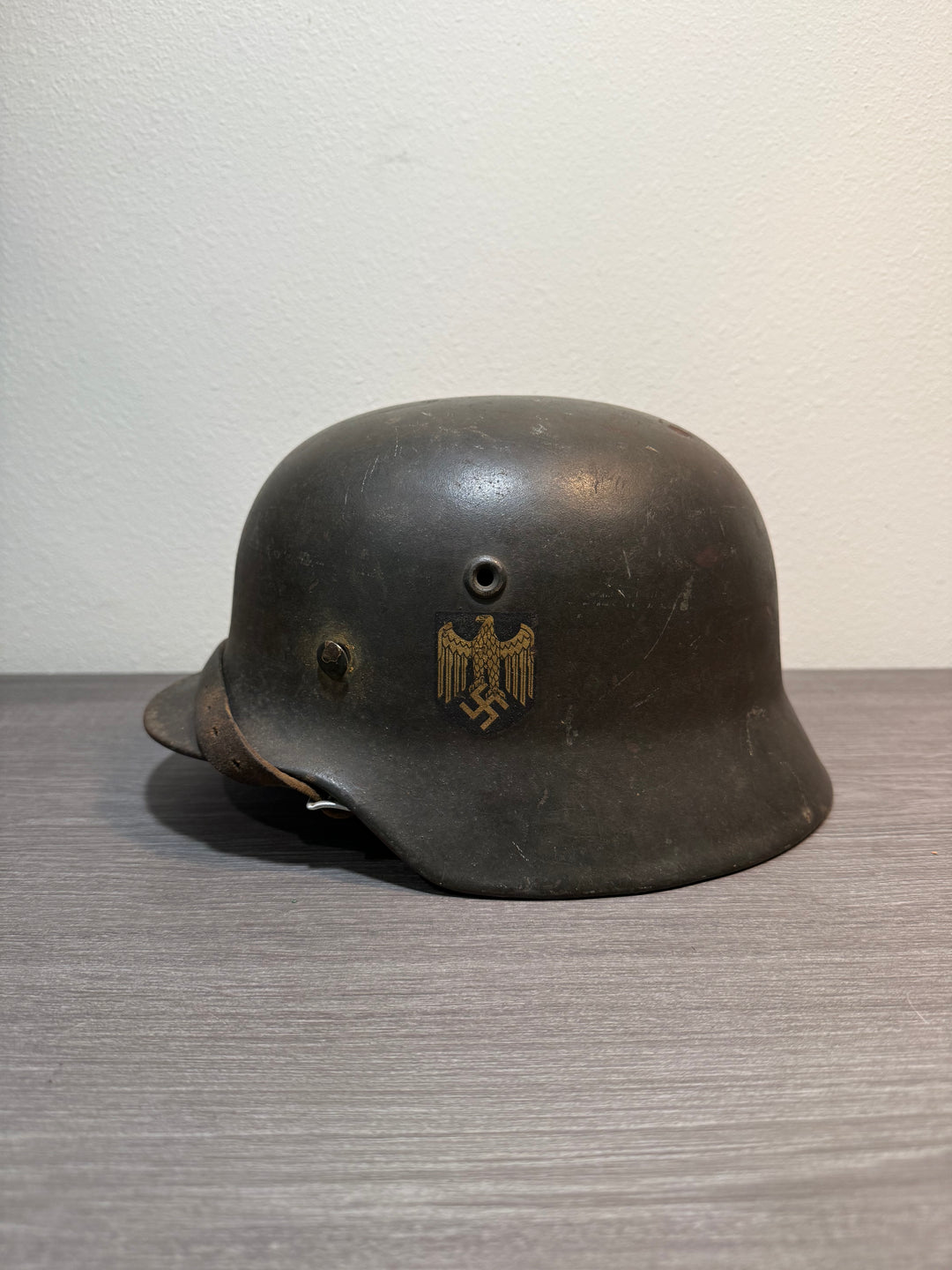 Original WWII German Kriegsmarine M40 Helmet (ET64, Complete)