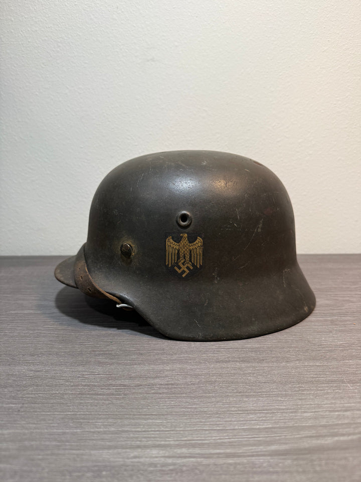 Original WWII German Kriegsmarine M40 Helmet (ET64, Complete)