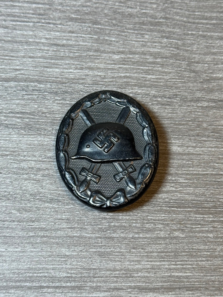 WWII German Black Wound Badge – Maker Marked “88”, Excellent Detail, Original Hardware