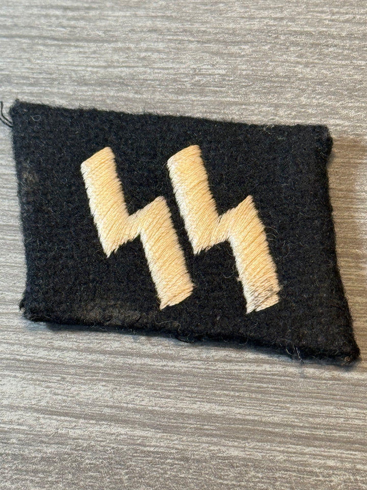 Original Waffen-SS Runic Collar Tab – Double Sig Runes – Black Wool