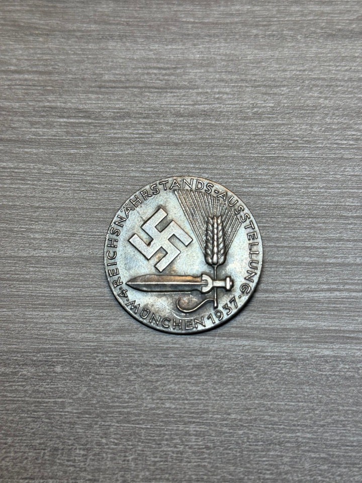 Original 1937 München Reichsnährstand Exhibition Badge – Deschler &amp; Sohn